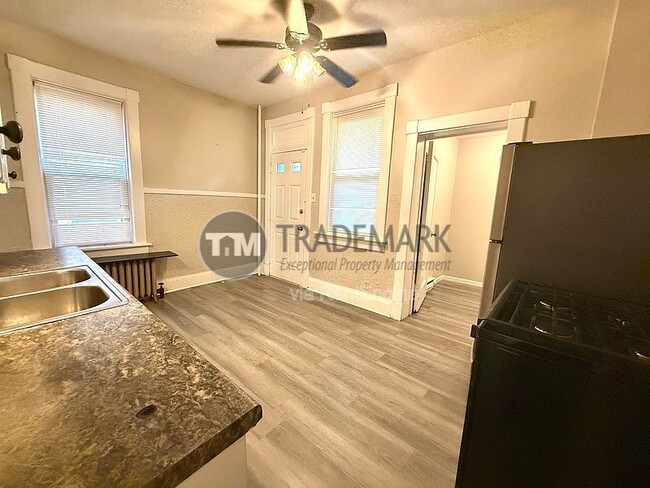 Building Photo - 2215 N 4th St