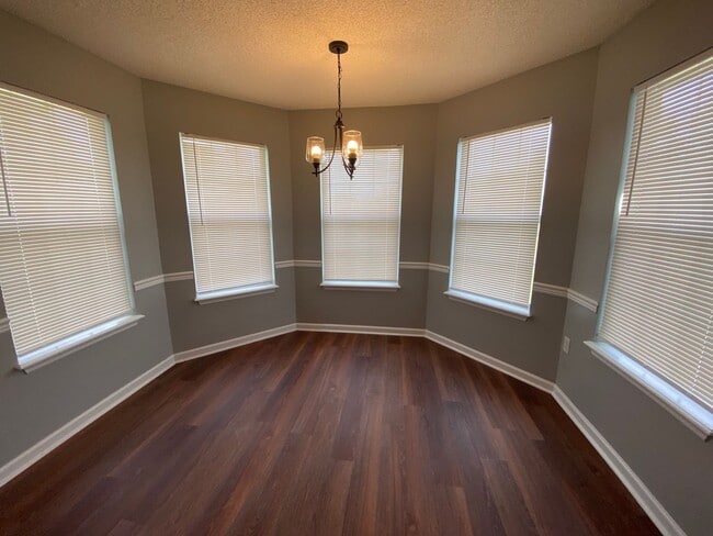 Building Photo - 3928 Laurelbrook Dr