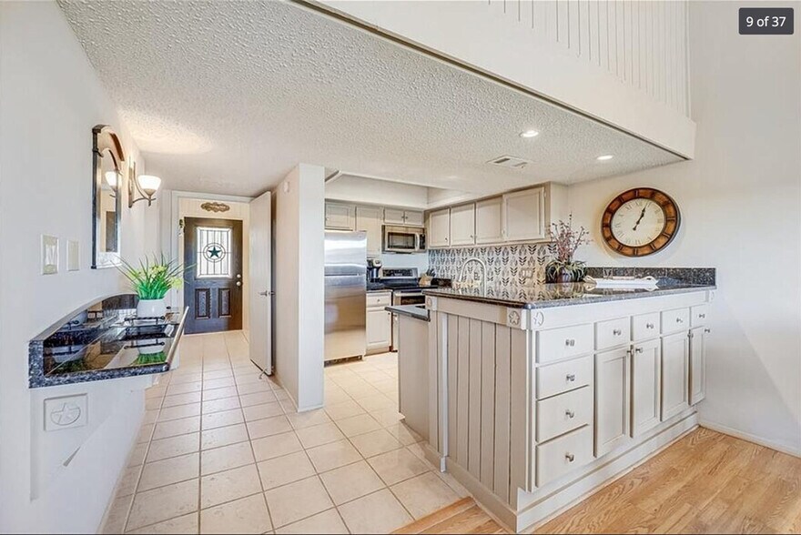 Building Photo - 221 Venture Blvd S