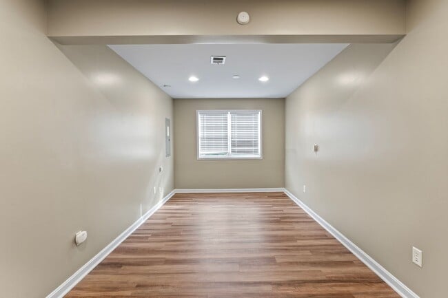 Building Photo - 5912 Mercury Dr