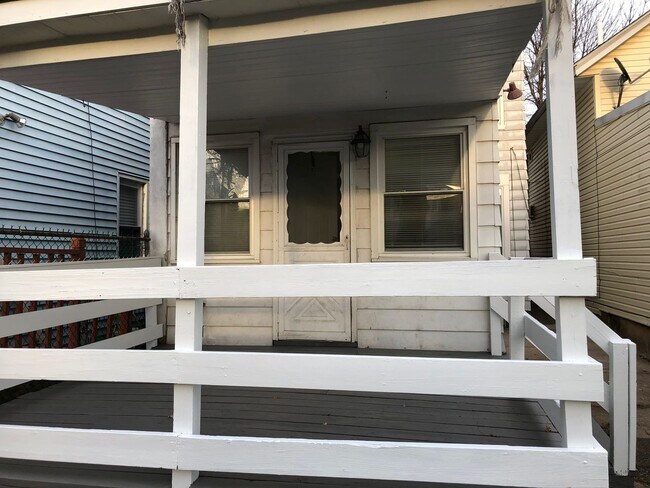 Building Photo - 819 Melrose Ave