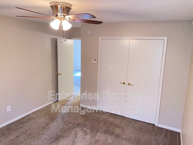 Building Photo - 4381 Howardcrest Dr