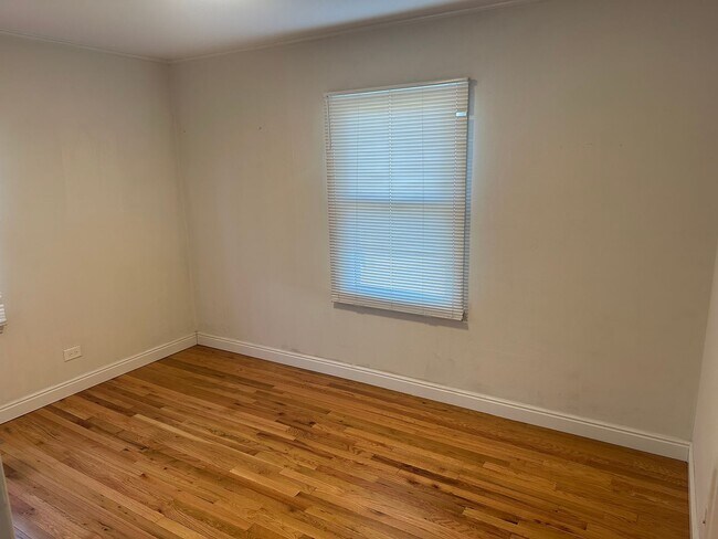 Building Photo - Sunnyside Charmer with Garage & Private Yard