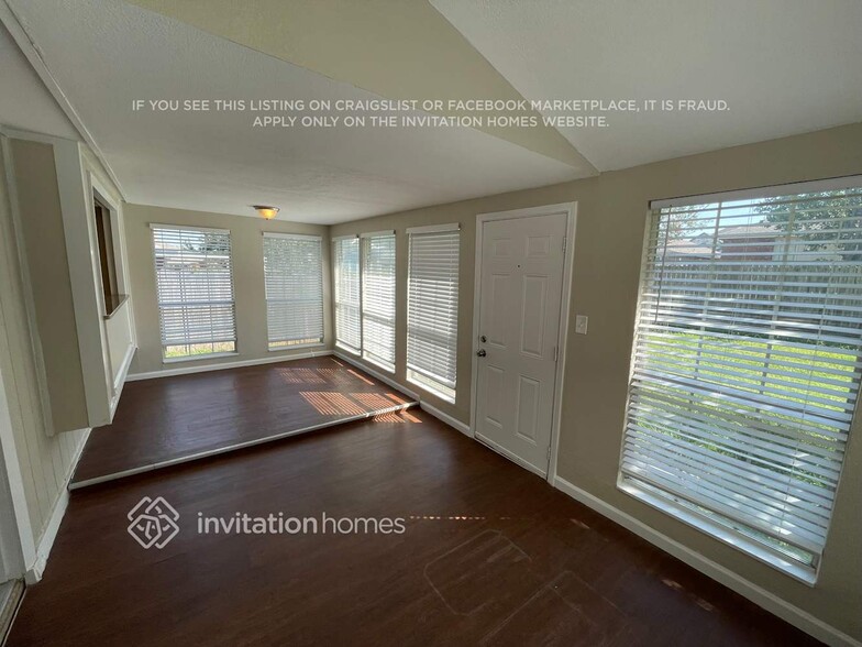 Building Photo - 1616 Barclay Dr