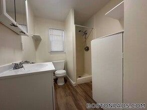 Building Photo - 15 Dairy Ln