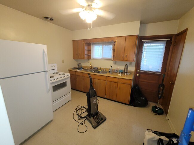 Kitchen - 819 Ridgely Ave
