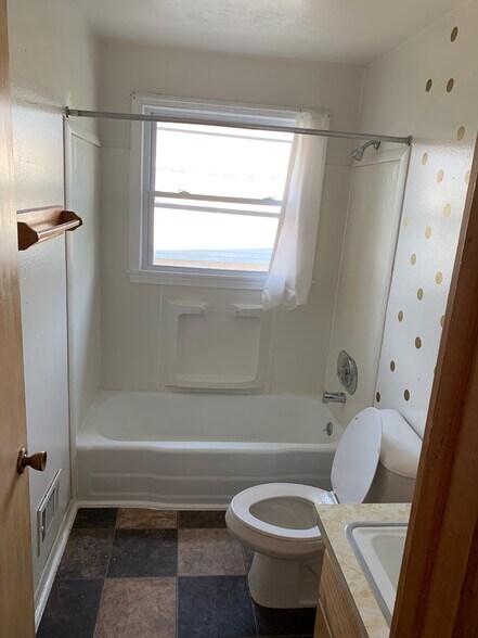 Building Photo - 9015 W Bender Ave