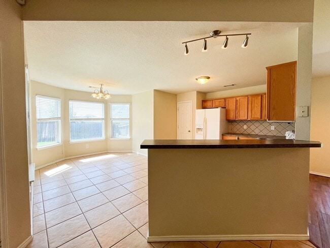 Building Photo - Available NOW!!!! Open floor plan features...