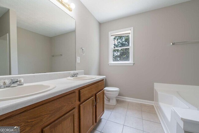Building Photo - 493 Silverthorne Cir