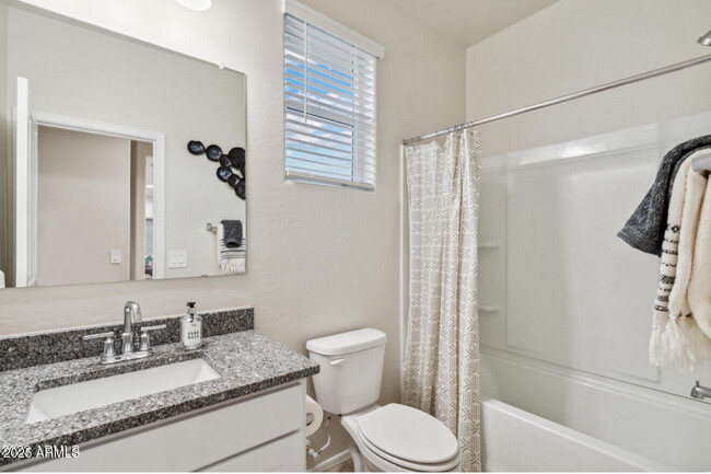 Building Photo - 1587 E Fletcher Dr