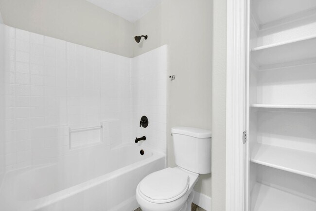Building Photo - Charming Two-Story Townhome in a Gated Com...