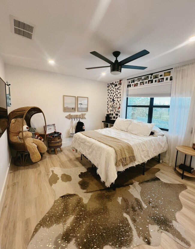Building Photo - 9775 Arbor Meadow Dr