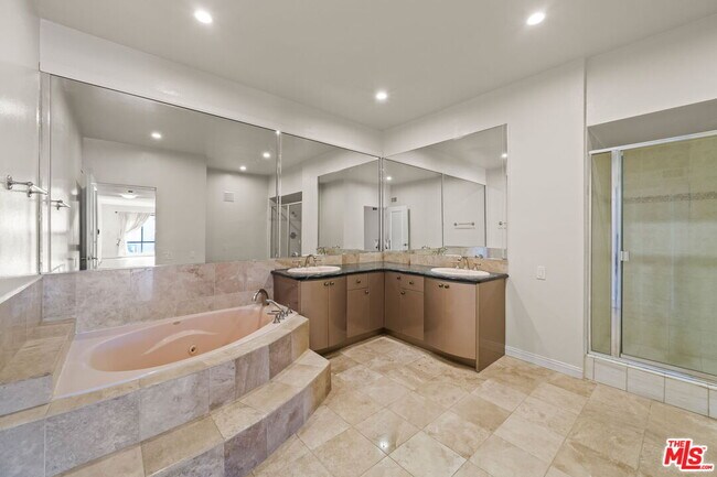 Building Photo - 1210 Kings Rd