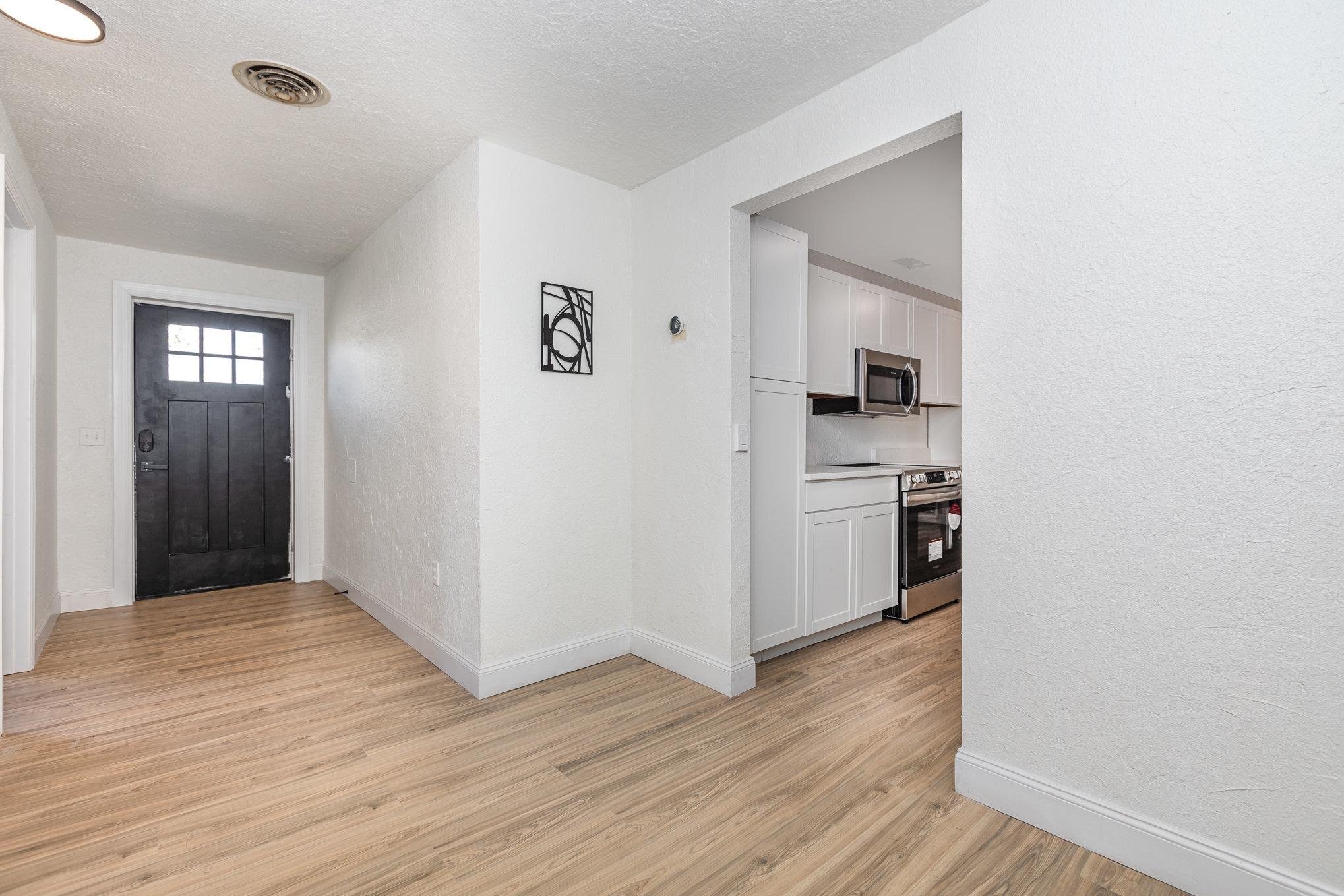 Building Photo - 733 Tarpon Ave