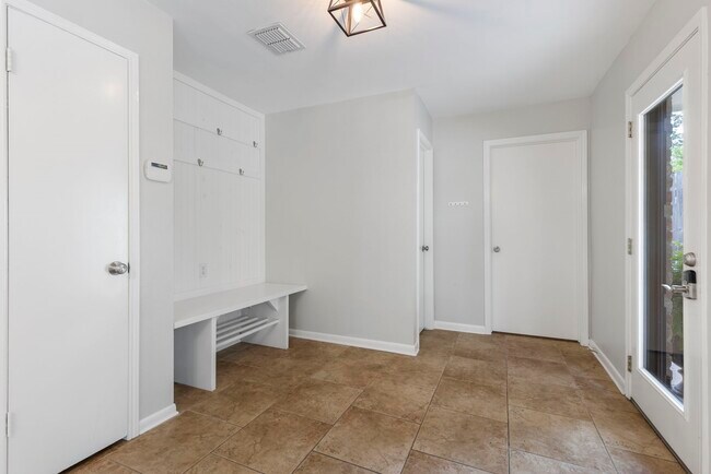 Building Photo - 4010 Briar St