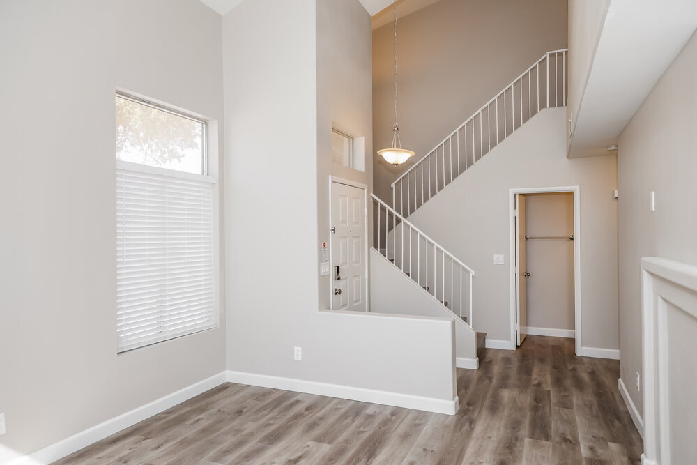 Building Photo - 2385 Cliffwood Dr