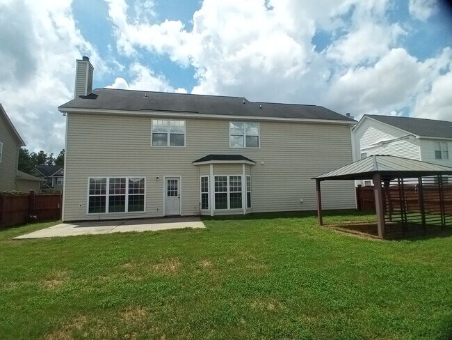 Building Photo - 565 Batty Way