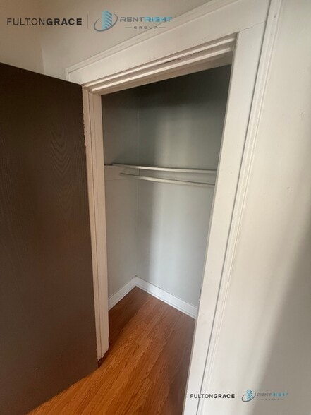 Building Photo - 3244 N Pulaski Rd