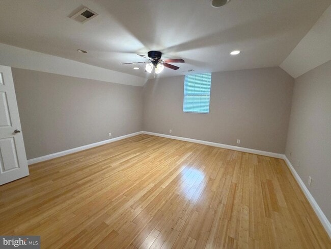 Building Photo - 728 18th St S