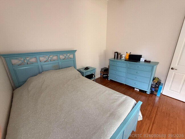 Building Photo - 403 NW Lyndhurst Ct