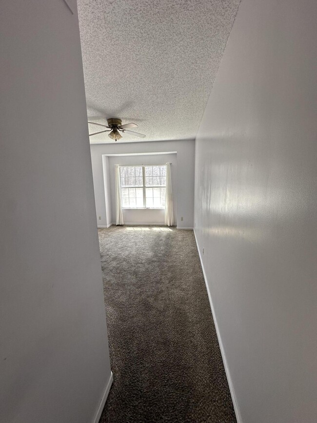 Building Photo - 41785 Independence Dr