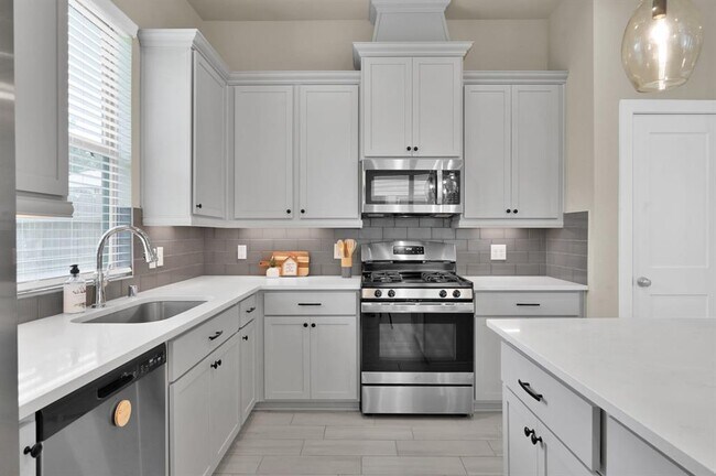 Building Photo - 308 N Spotted Fern Dr
