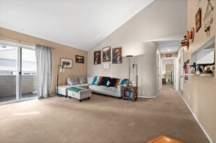 Building Photo - 1478 E Foxboro Dr