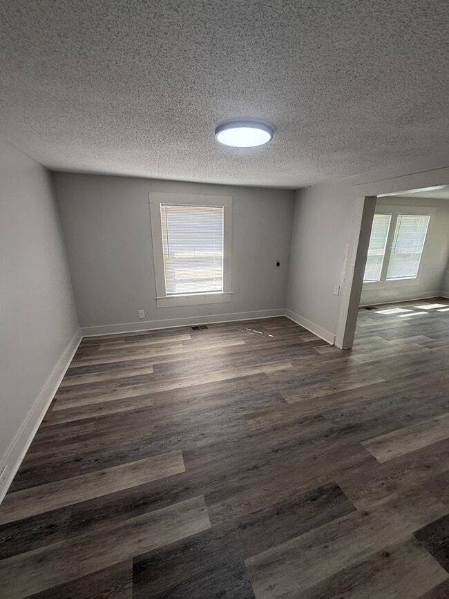 Building Photo - 537 37th Terrace W