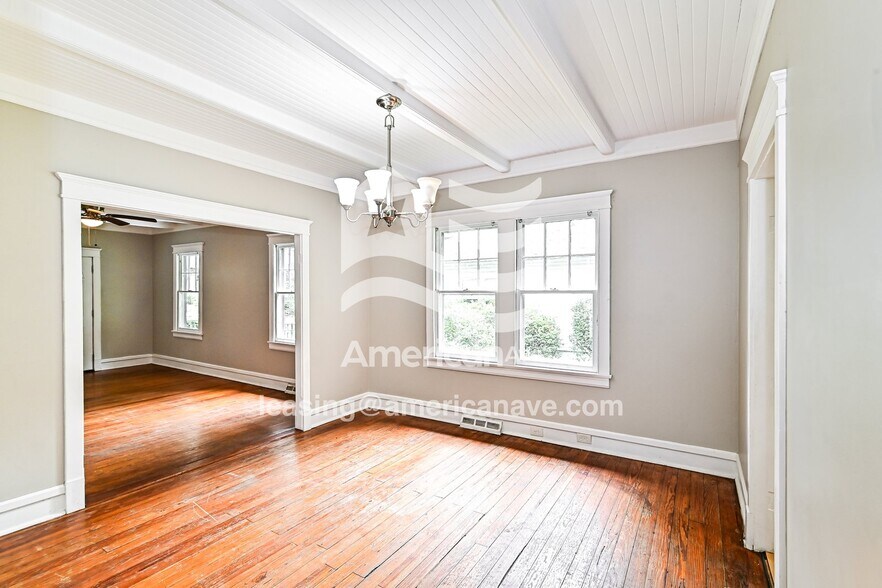Building Photo - 608 Muller Ave