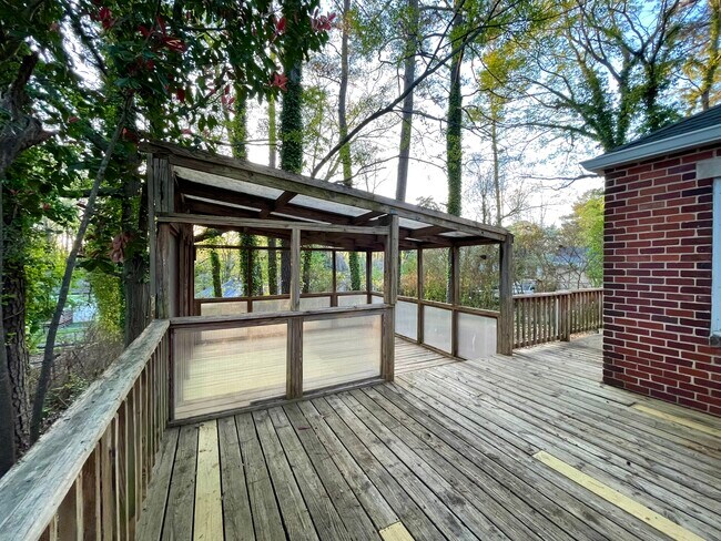 Building Photo - 3033 Lake Ave