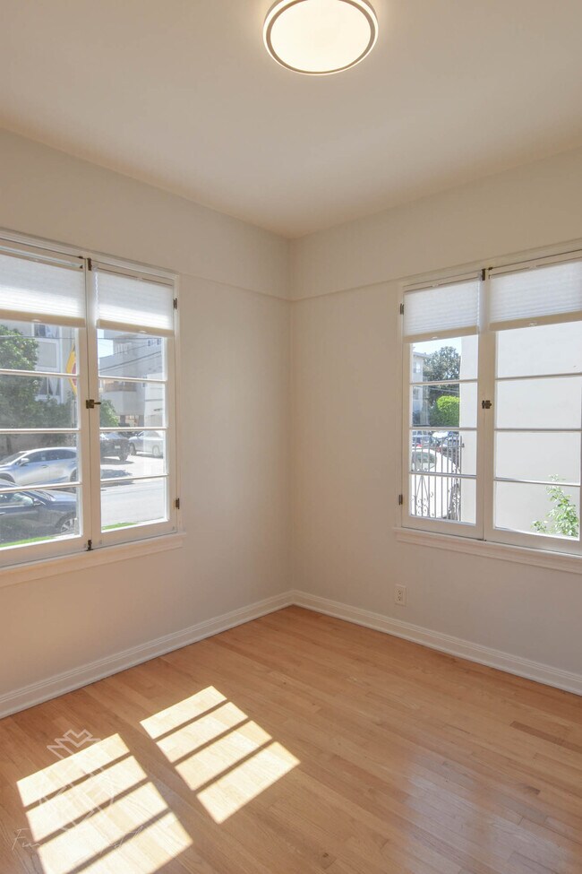 Building Photo - 1069 S Holt Ave
