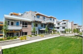 Building Photo - FALL PRE-LEASE! 2 Bedroom 2.5 Bathroom Loft In Landmark Lofts!  Walk To Campus.