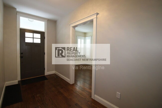 Building Photo - 33 Columbia St