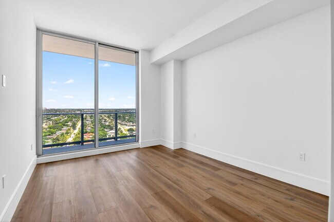 Building Photo - 220 Lake Shore Dr