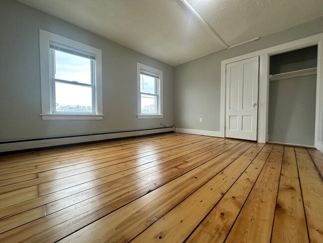 Building Photo - 159 E Central St