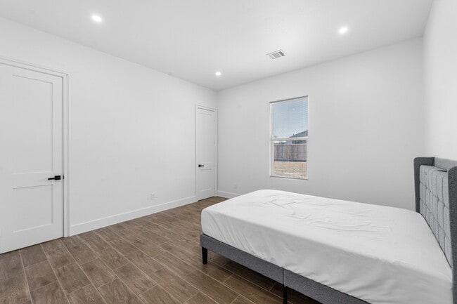 Building Photo - 510 Rd 5844