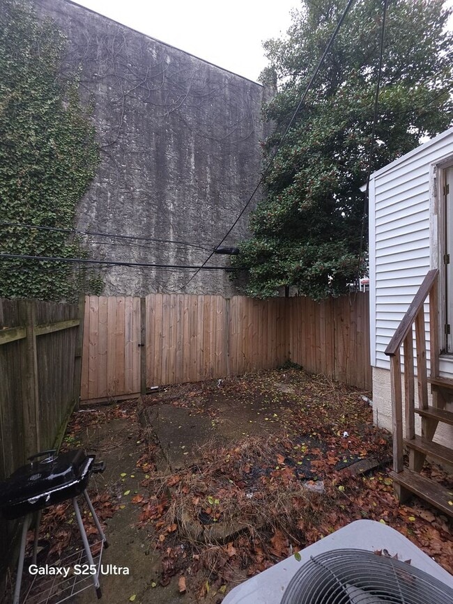 Building Photo - 6032 Walnut St