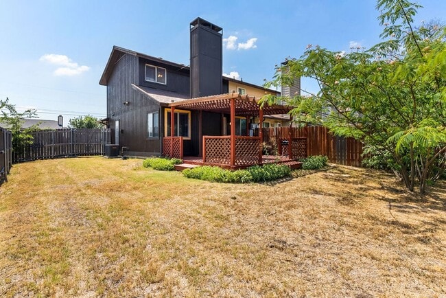 Building Photo - 1105 Wales Dr