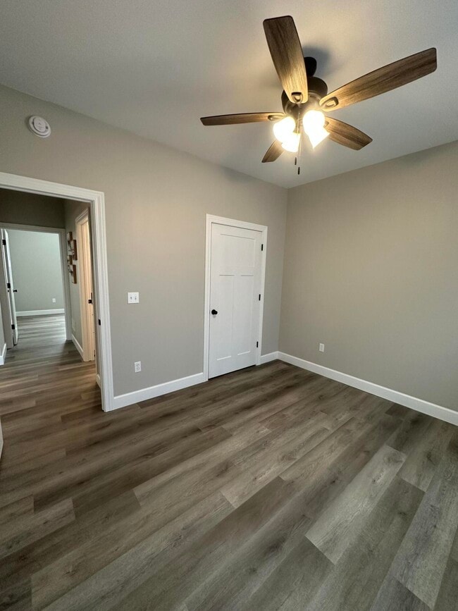 Building Photo - 726 Vine Dr