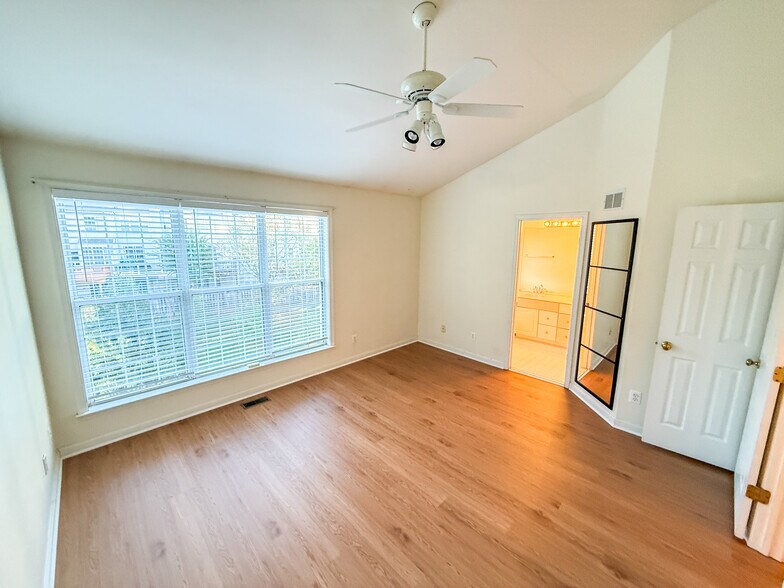Master bedroom - 47612 Watkins Island Square