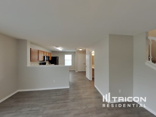 Building Photo - 1601 Vineridge Ln