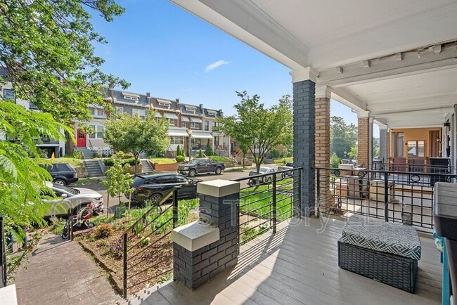 Building Photo - 1275 Oates St NE