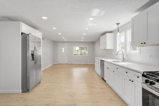 Building Photo - 57025 Greenlawn Ave