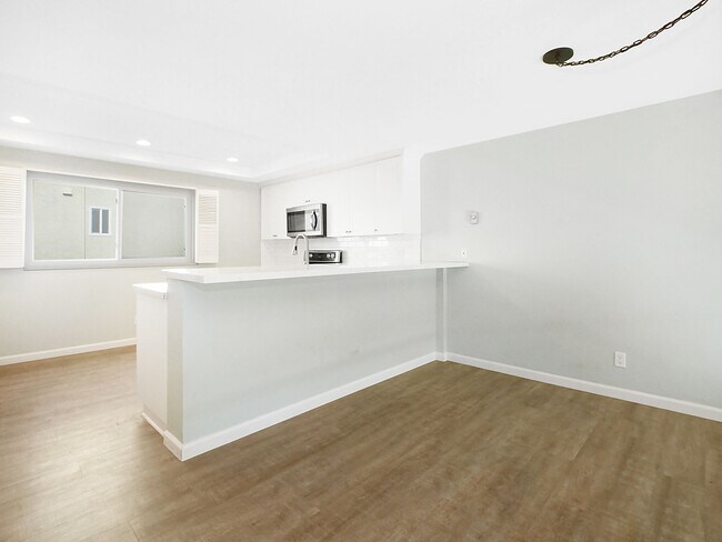 Building Photo - 405 2nd St