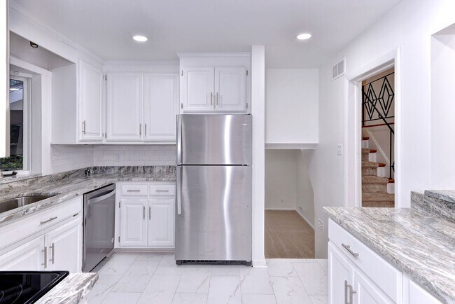 Building Photo - 309 Corbin Dr