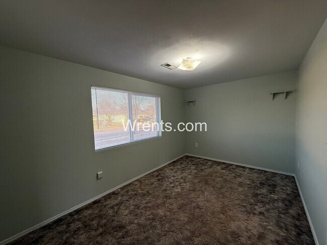 Building Photo - Welcome to this charming 2 bed, 2 bath rancher in Airway Heights!