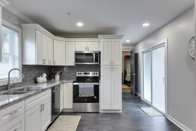 Building Photo - 2101 S 61st Ave