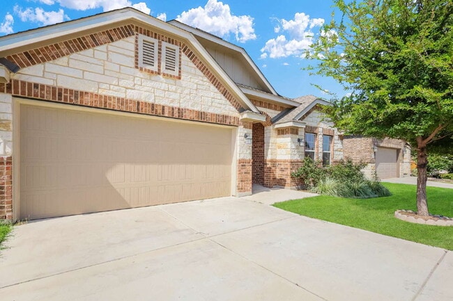 Building Photo - Beautiful 4-Bed, 3-Bath Single-Story Home ...