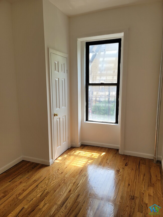 Building Photo - 681 Melrose Ave