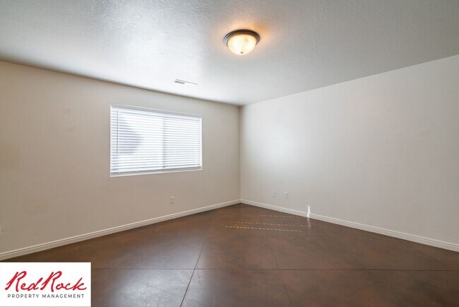 Building Photo - 3 Bedroom Two-Story Home Near Scenic Trails